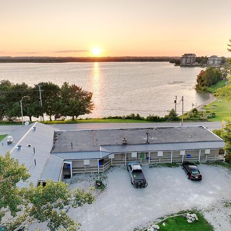 Lakeside Inn โอริลเลีย ภายนอก รูปภาพ