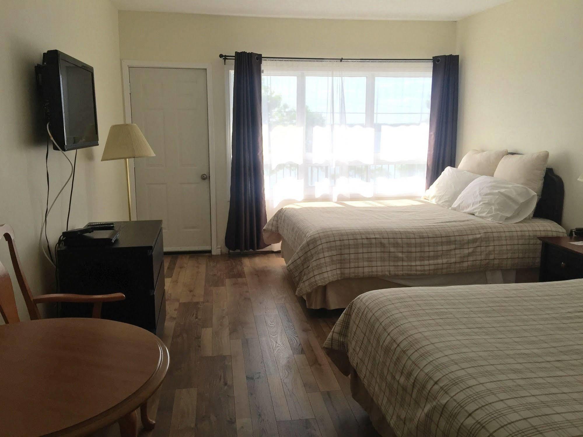 Lakeside Inn โอริลเลีย ภายนอก รูปภาพ