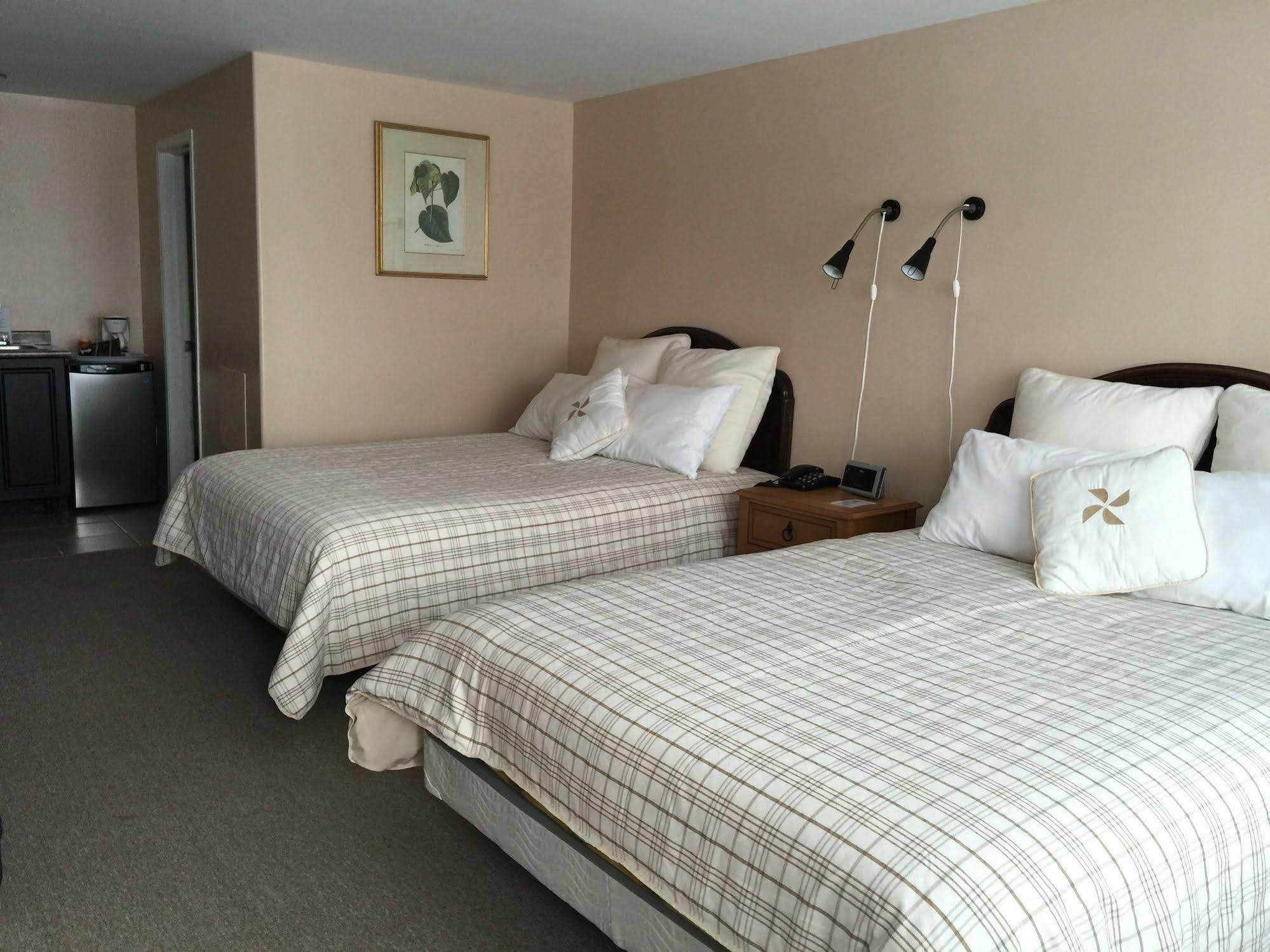 Lakeside Inn โอริลเลีย ภายนอก รูปภาพ
